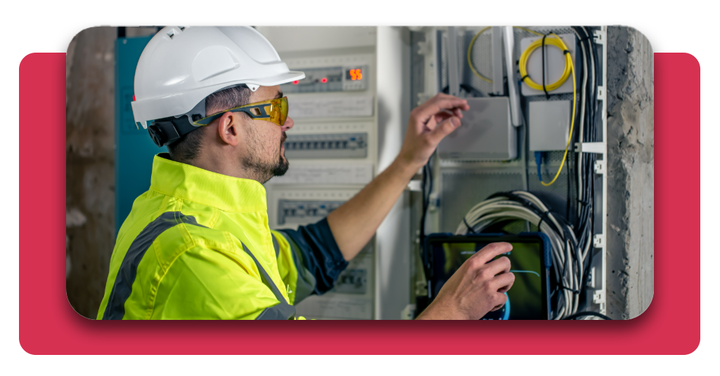 Curso gratis de mantenimiento de ascensores: plazas limitadas 2 Diagnóstico y ajuste de automatismos. El mantenimiento mecánico y eléctrico es clave para garantizar la seguridad en sistemas de elevación.