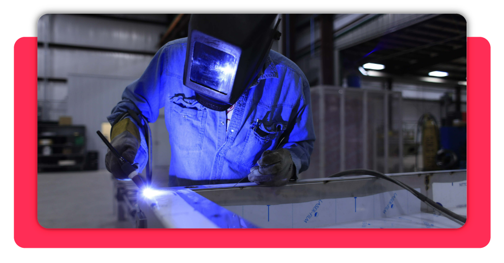 Curso de soldadura MIG/MAG gratis: certifícate y encuentra empleo 4 La demanda de profesionales capacitados en la soldadura es alta; por ello, podrás tener un amplio repertorio de opciones para aplicar como empleado.