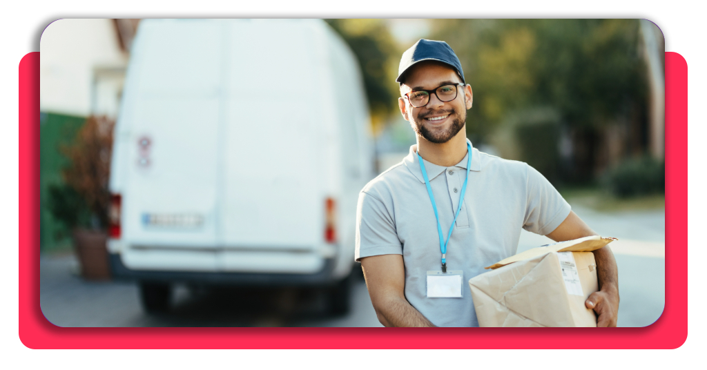 Curso CAP gratis: obtén tu certificado oficial subvencionado 3 Hombre de entrega feliz llevando paquetes mirando a cámara