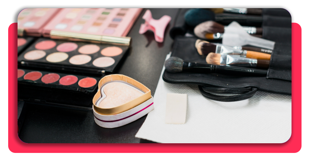 Maquillaje y caracterización: Inscríbete al curso gratis hoy 6 Maletín de maquillaje profesional con pinceles y paletas de colores