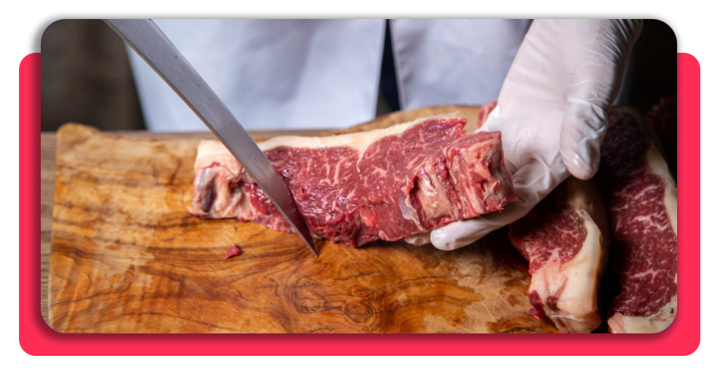 Curso de carnicería gratis: consigue tu certificado y empleo 2 Aprende las técnicas esenciales de corte y manipulación higiénica para trabajar profesionalmente con productos cárnicos de alta calidad.