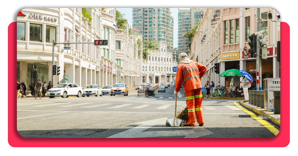 El aprendizaje incluye técnicas de limpieza manual y mecanizada, mantenimiento de herramientas, gestión de residuos y prevención de riesgos en urbanismos.
