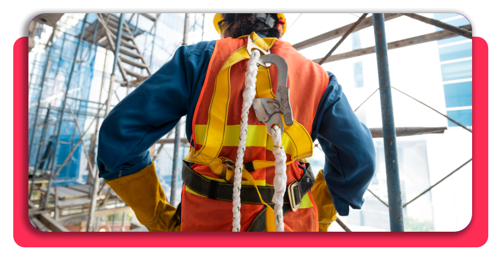 Curso PRL altura: consigue tu certificado gratis para refinerías 2 El sector industrial y de refinación en España exige cumplir con normativas de seguridad laboral antes de que los operarios entren en las instalaciones.