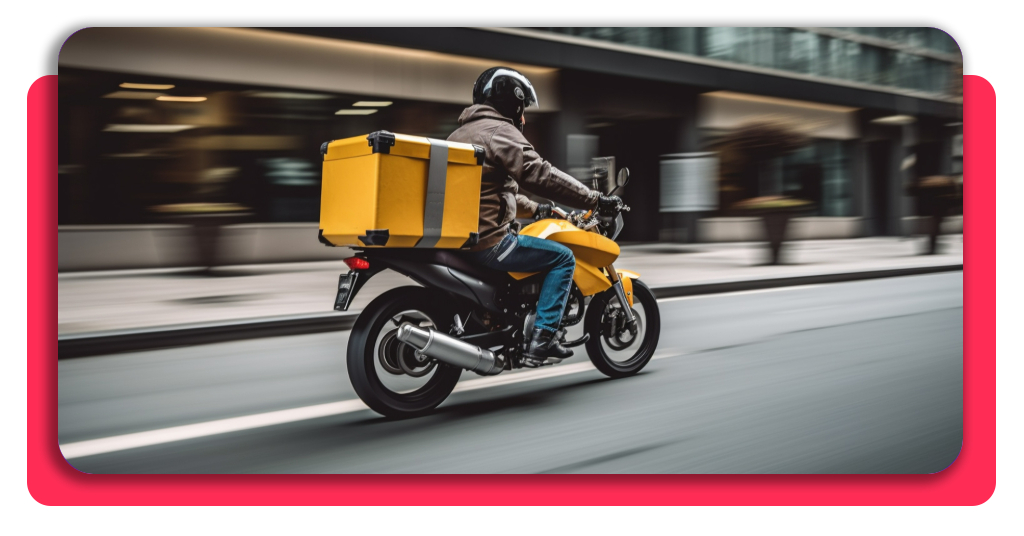6 cursos gratis para repartidores: mejora tu perfil y gana más 3 Persona realizando entregas en motocicleta