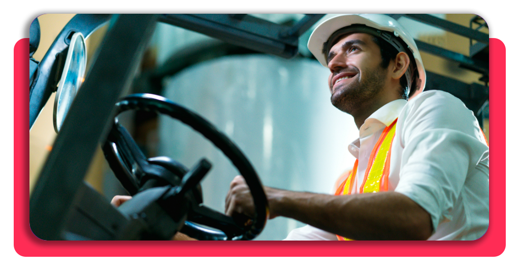 Curso de carretillero 100% GRATIS en 20h para almacén 1 Operador carretillero trabajando en almacén logístico